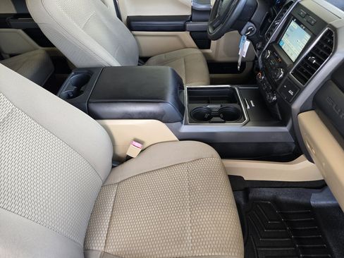 Certified 2018 Ford F250 XLT w/ XLT Premium Package AWD/4WD image 10