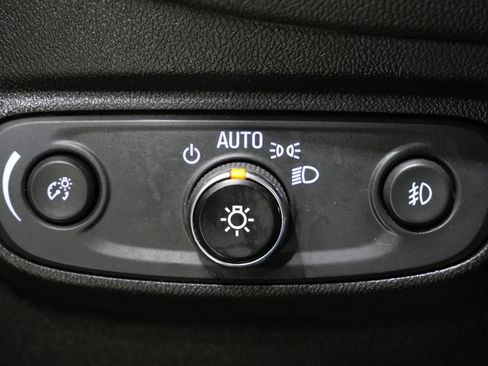 Used 2020 Chevrolet Equinox LT w/ Sport Edition FWD image 14