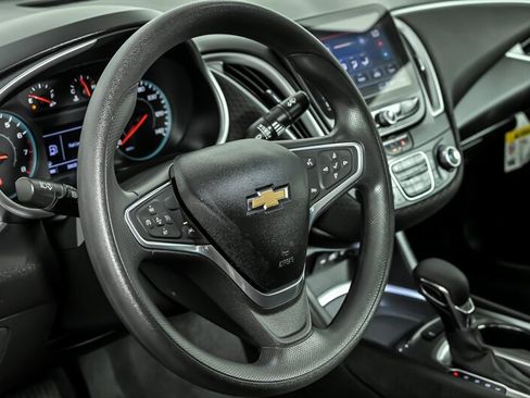 Used 2022 Chevrolet Malibu LT FWD image 18