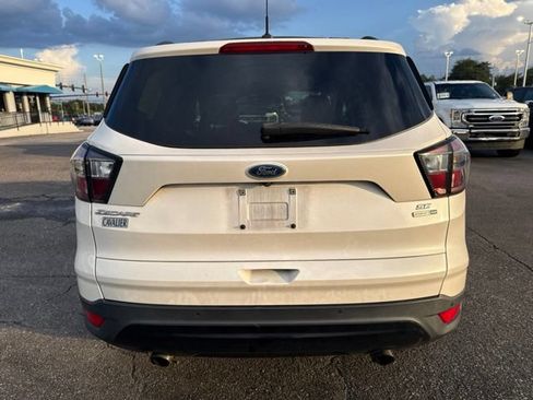 Used 2017 Ford Escape SE w/ Equipment Group 201A AWD/4WD image 3