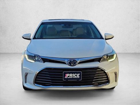Used 2018 Toyota Avalon Limited FWD image 2