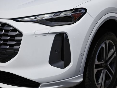 Certified 2025 Audi Q5 Premium w/ Convenience Package AWD/4WD image 12