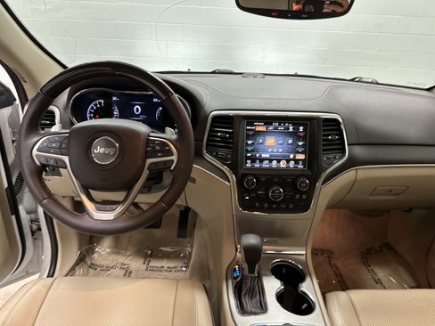Used 2017 Jeep Grand Cherokee Overland image 29