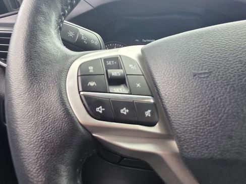 Used 2023 Ford Explorer XLT w/ Equipment Group 202A RWD image 17