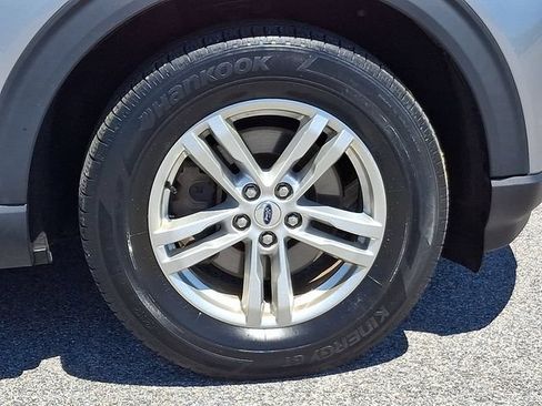 Used 2023 Ford Explorer XLT AWD/4WD image 11