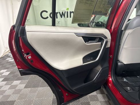 Used 2020 Toyota RAV4 Limited AWD/4WD image 16