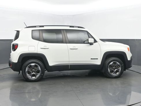 Used 2015 Jeep Renegade Latitude AWD/4WD image 6