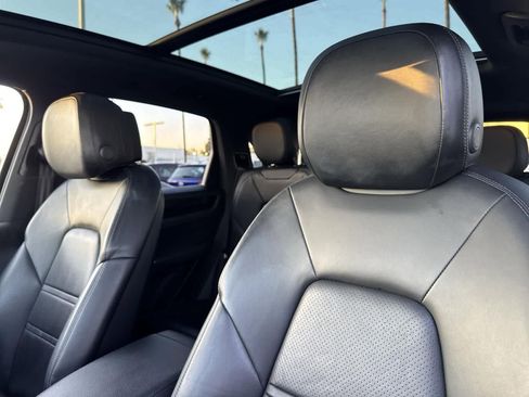 Used 2023 Porsche Cayenne image 15