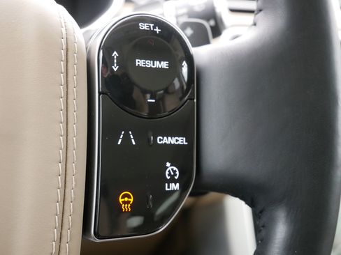 Used 2020 Land Rover Range Rover HSE image 19