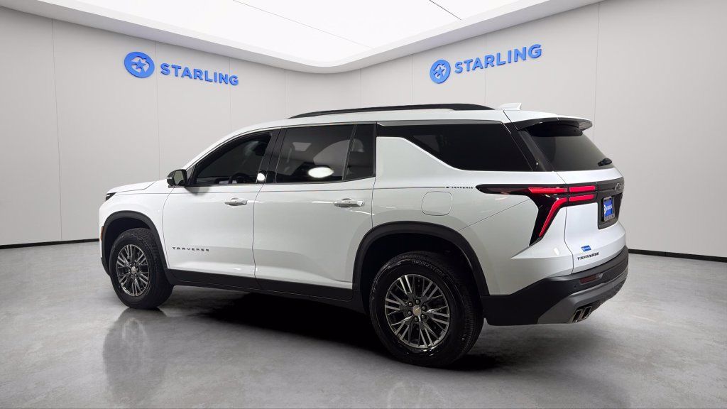 Used 2024 Chevrolet Traverse LT FWD image 4