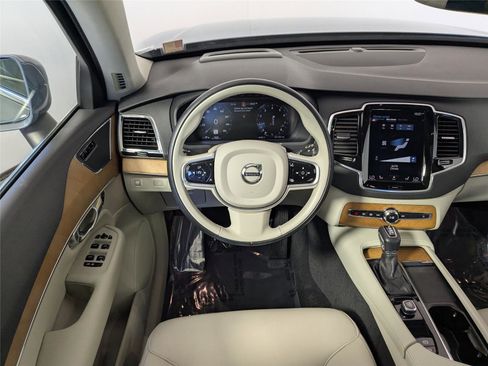 Used 2022 Volvo XC90 T6 Momentum w/ Advanced Package image 34