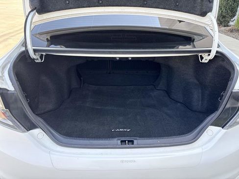 Used 2013 Toyota Camry SE w/ Leather Pkg FWD image 9