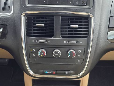 Used 2015 Dodge Grand Caravan American Value Package w/ UConnect Hands-Free Group FWD image 23