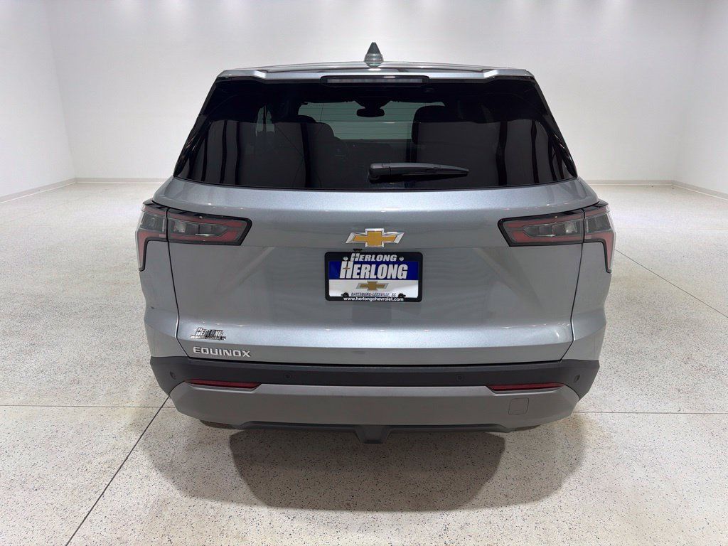 Used 2026 Chevrolet Equinox LT FWD image 4