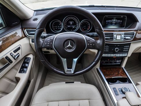 Used 2016 Mercedes-Benz E 350 4MATIC Sedan image 23