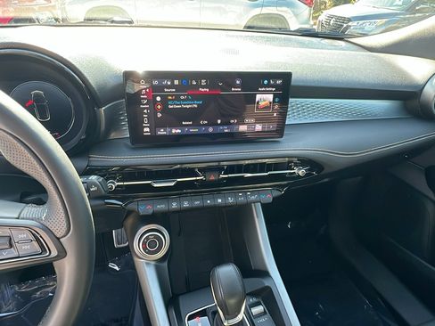 Used 2025 Alfa Romeo Tonale image 28