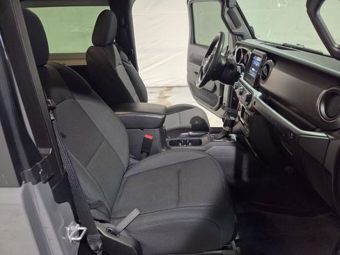 Used 2022 Jeep Wrangler Sport image 10