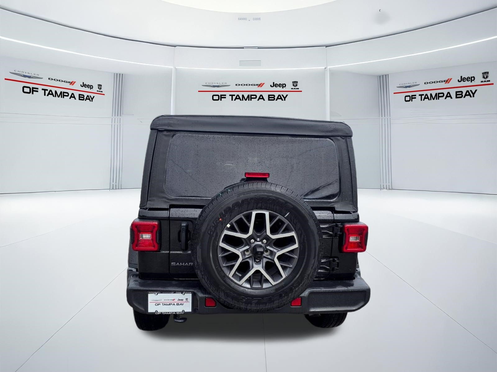 Used 2026 Jeep Wrangler Unlimited Sahara AWD/4WD image 5