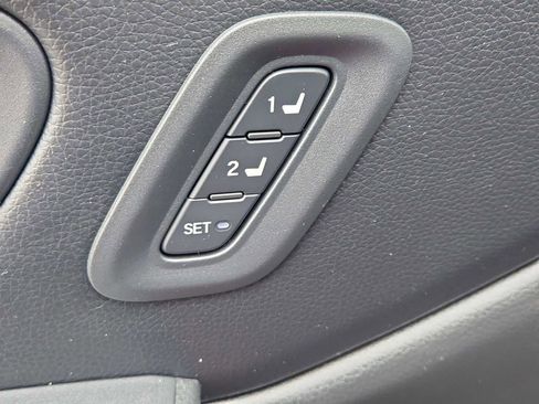 Certified 2025 Honda Pilot Touring image 21