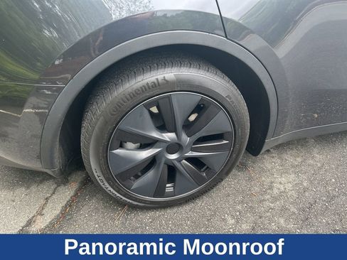 Used 2024 Tesla Model Y Long Range AWD/4WD image 6