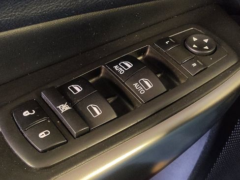 Used 2019 Jeep Cherokee Latitude Plus FWD image 27