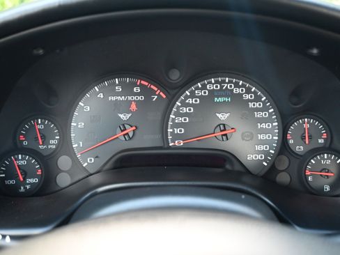 Used 2004 Chevrolet Corvette Coupe RWD image 18