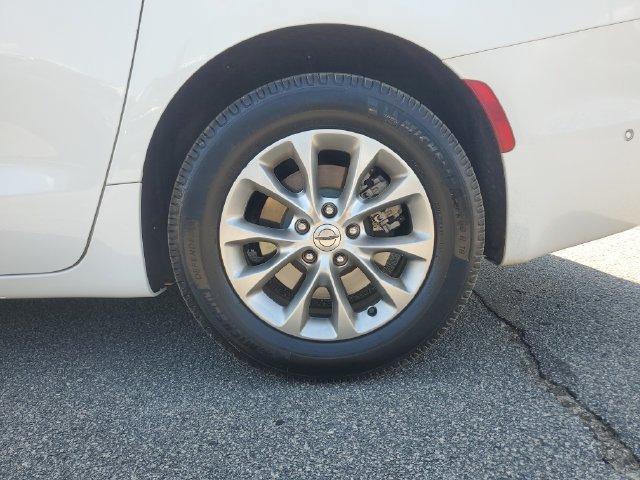 Certified 2024 Chrysler Pacifica Touring-L AWD/4WD image 13