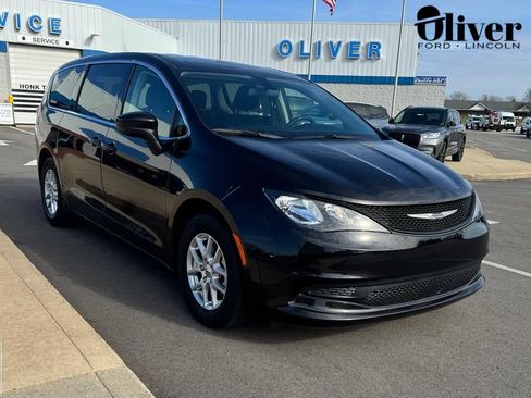 Used 2022 Chrysler Voyager LX FWD image 1