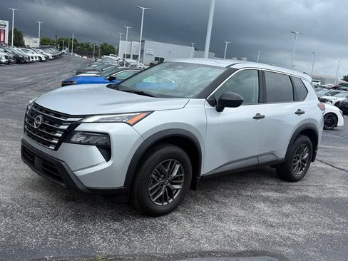 Used 2025 Nissan Rogue S FWD image 20
