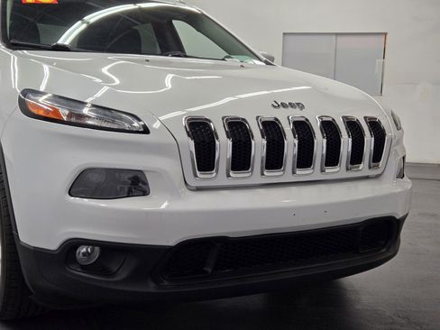 Used 2016 Jeep Cherokee Latitude w/ Comfort/Convenience Group FWD image 4