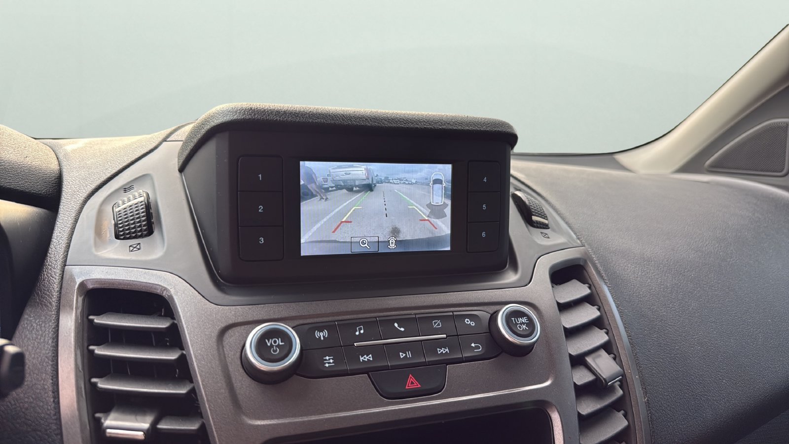 Used 2020 Ford Transit Connect XL FWD image 18