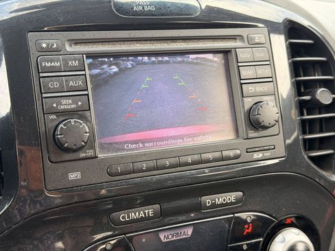 Used 2013 Nissan Juke SL FWD image 24