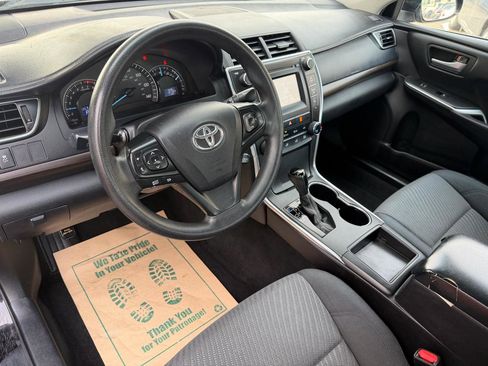 Used 2015 Toyota Camry LE image 9