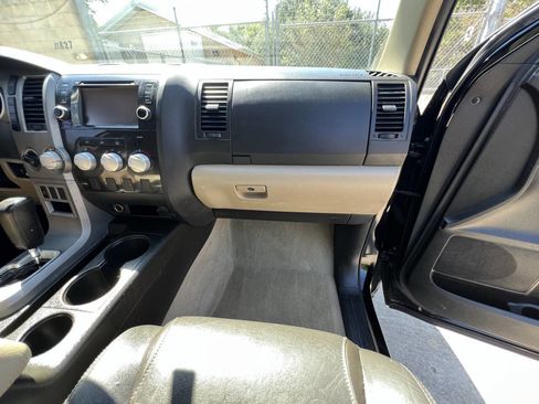 Used 2010 Toyota Tundra 4x4 CrewMax image 20