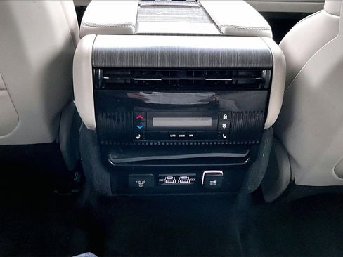 Used 2022 Jeep Wagoneer Series III image 16