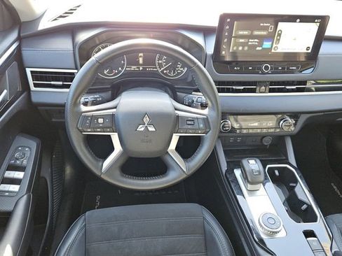 Used 2025 Mitsubishi Outlander SE AWD/4WD image 12