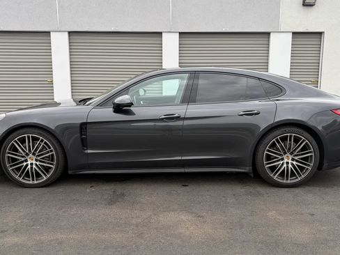 Used 2018 Porsche Panamera w/ Premium Package RWD image 2