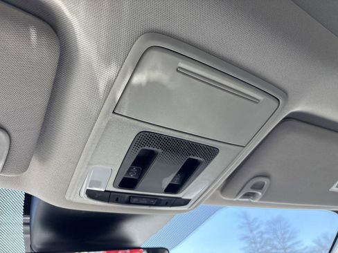 Used 2025 Honda Pilot Touring image 25