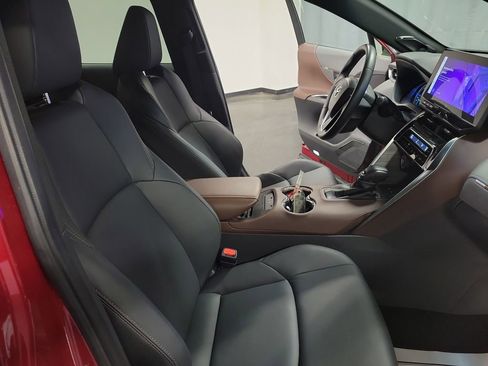 Used 2024 Toyota Venza XLE image 24