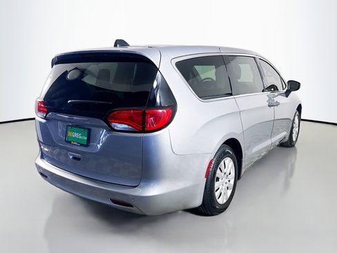 Used 2018 Chrysler Pacifica L image 10