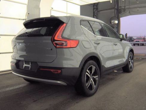Used 2025 Volvo XC40 B5 Core AWD/4WD image 4