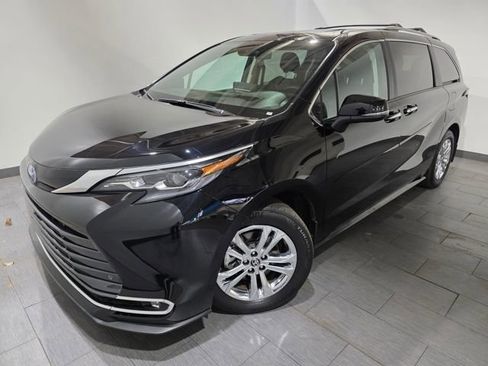 Used 2024 Toyota Sienna Platinum image 1