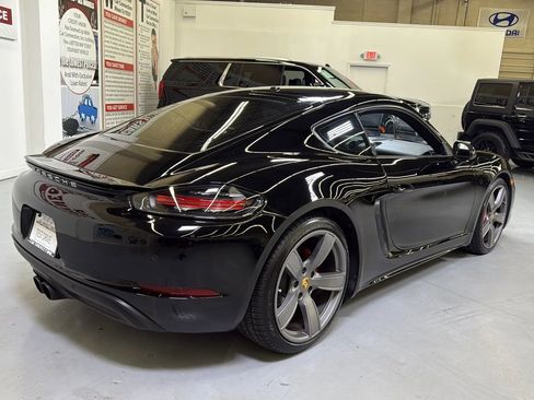 Used 2017 Porsche 718 Cayman S image 8