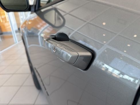 New 2026 Chevrolet Traverse RS w/ LPO, Floor Liner Package image 10