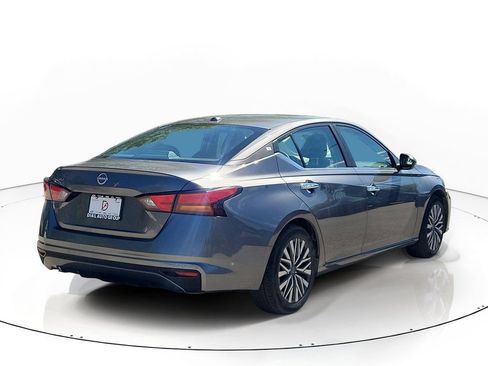 Used 2025 Nissan Altima 2.5 SV FWD image 4