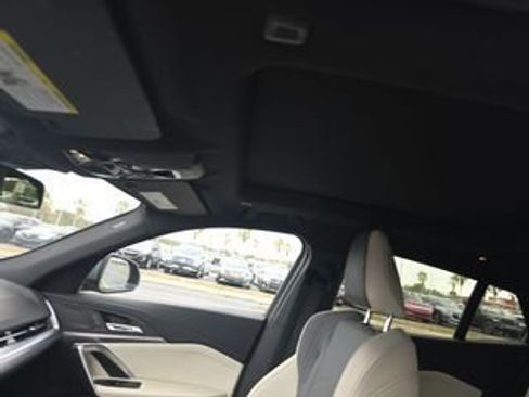 Used 2025 BMW X2 xDrive28i image 3