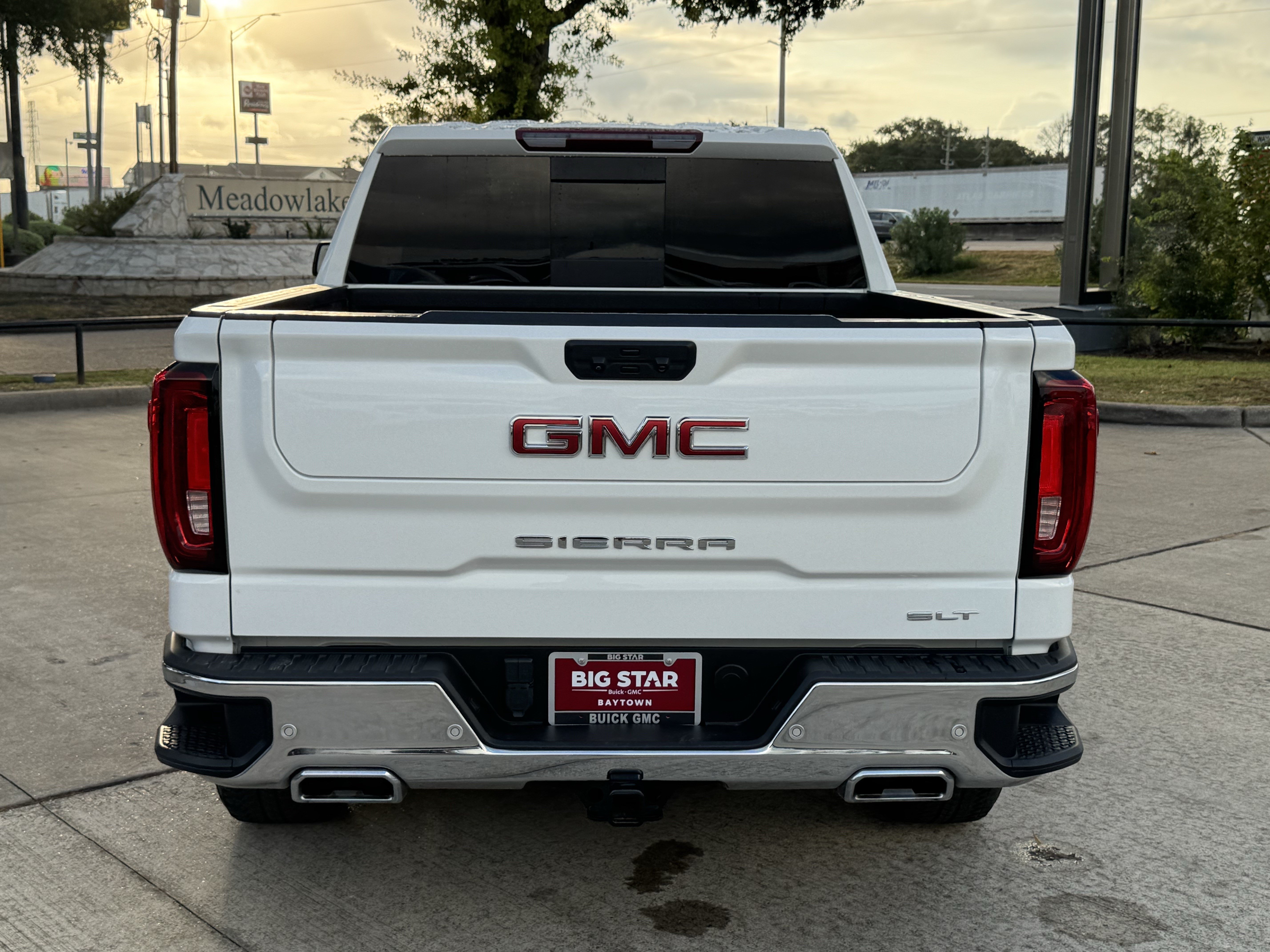 Used 2025 GMC Sierra 1500 SLT w/ SLT Premium Plus Package AWD/4WD image 6