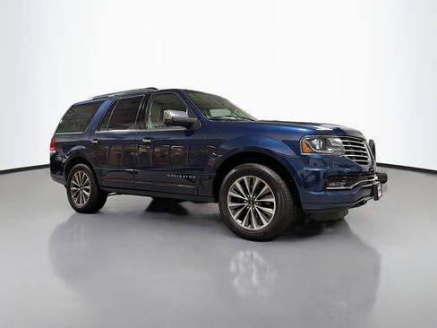 Used 2017 Lincoln Navigator Select image 1