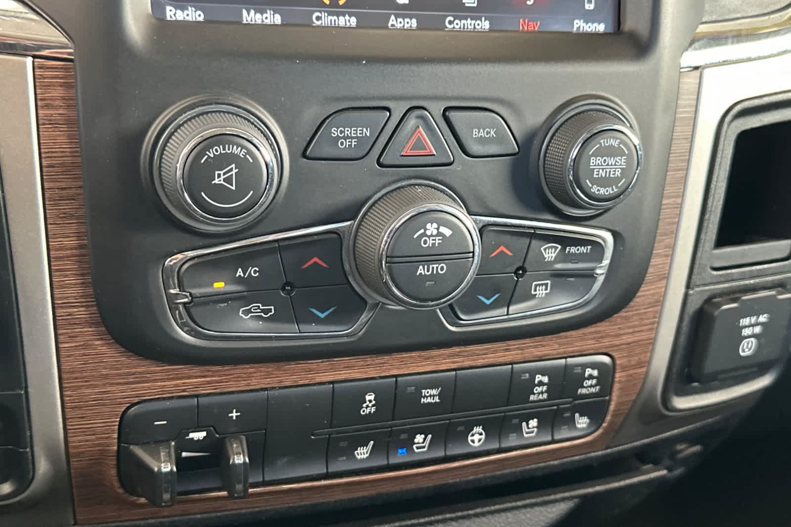 Used 2018 RAM 1500 Laramie w/ Convenience Group AWD/4WD image 23