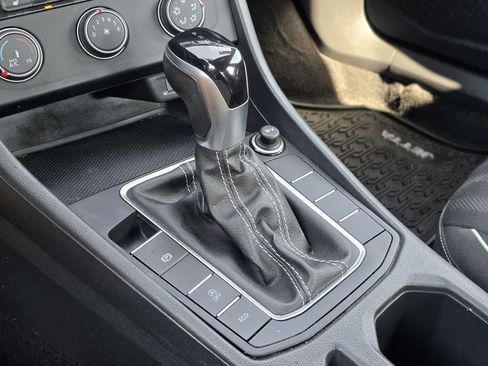 Used 2024 Volkswagen Jetta Sport image 15